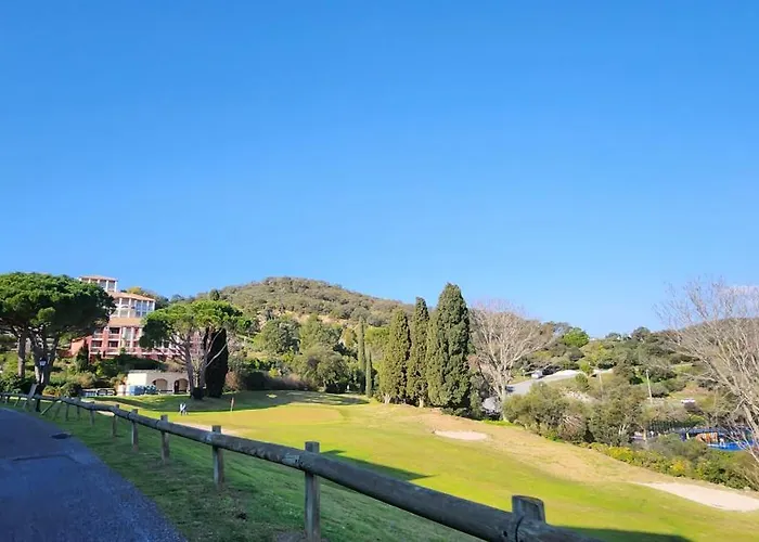 Saint-raphael- Vue Et Massif De L'esterel Апартаменты *