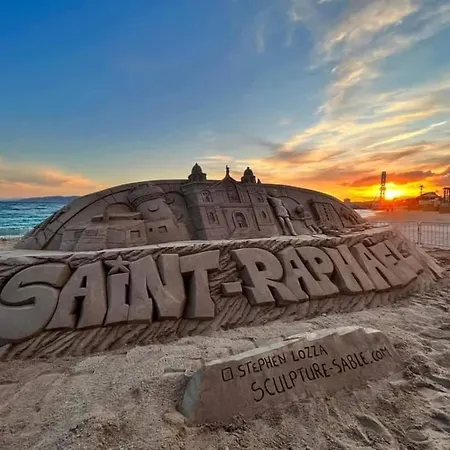 Saint-raphael- Vue Et Massif De L'esterel *