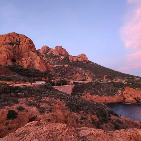 Saint-raphael- Vue Et Massif De L'esterel Apartment