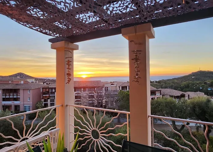 Saint-raphael- Vue Et Massif De L'esterel شقة