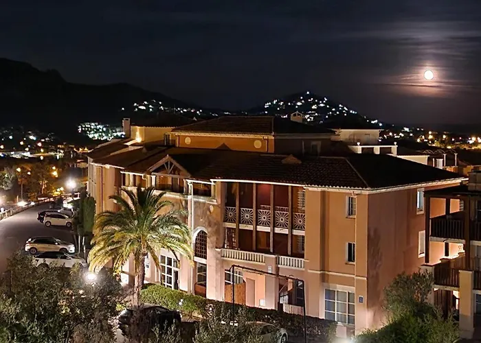 Saint-raphael- Vue Et Massif De L'esterel *